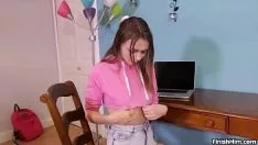 Oynat Ergen bebek, ehliyet almak için babaları eziyor